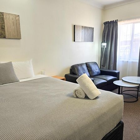 קינגארוי Ascot Lodge Motor Inn מראה חיצוני תמונה
