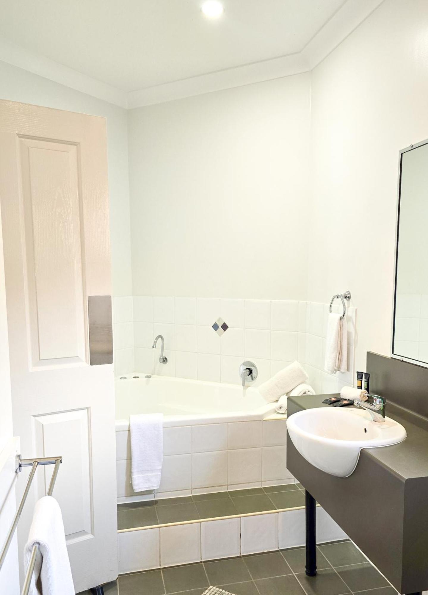 קינגארוי Ascot Lodge Motor Inn מראה חיצוני תמונה
