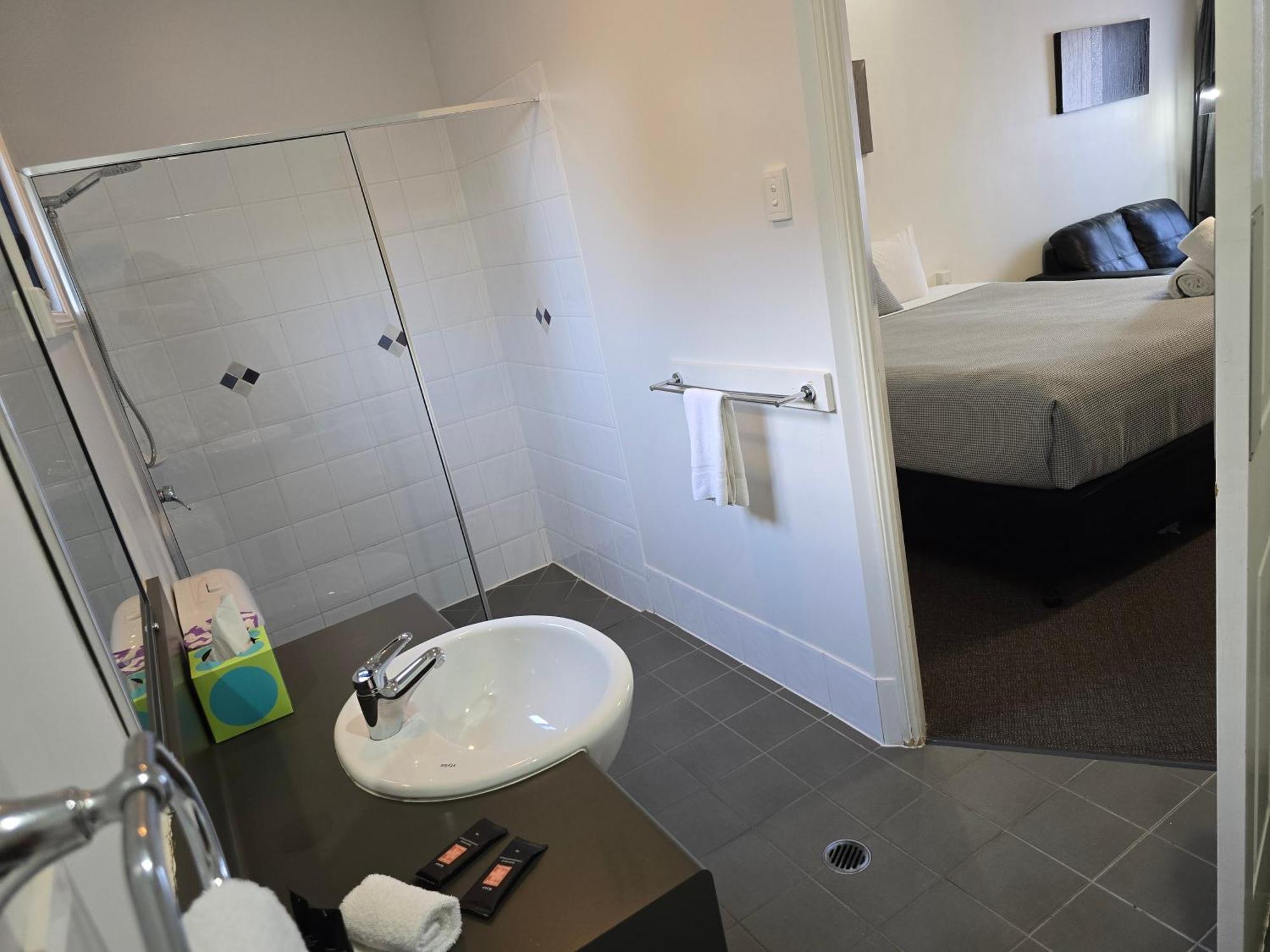 קינגארוי Ascot Lodge Motor Inn מראה חיצוני תמונה