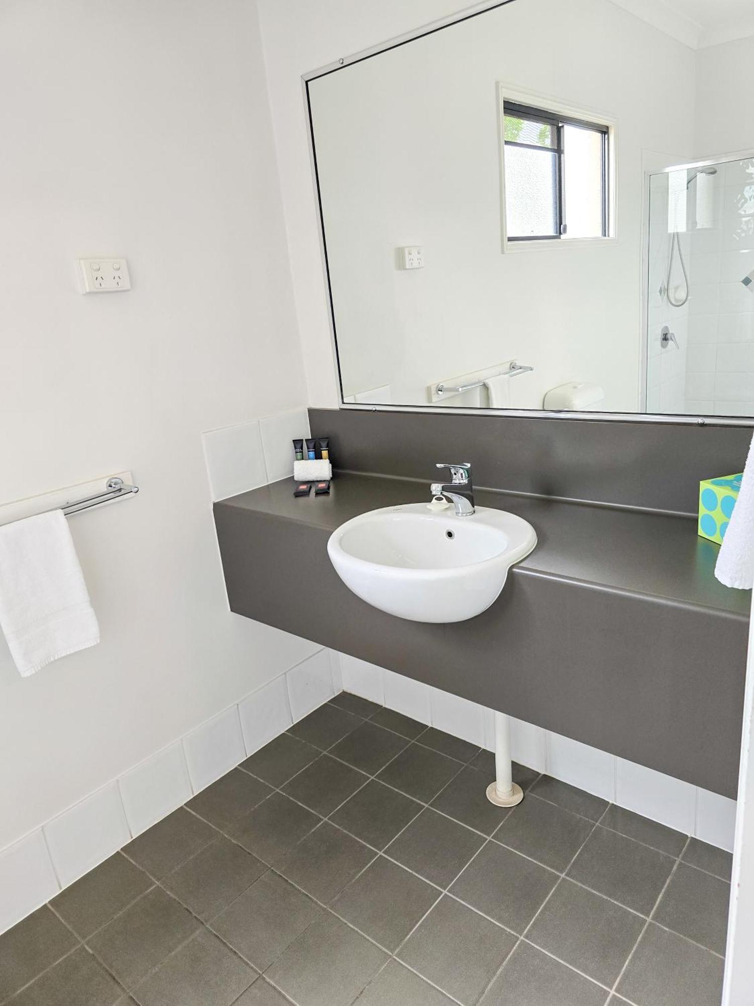 קינגארוי Ascot Lodge Motor Inn מראה חיצוני תמונה